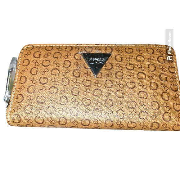 Guess Handbags - NWOT. Guess Signature Medium Wallet